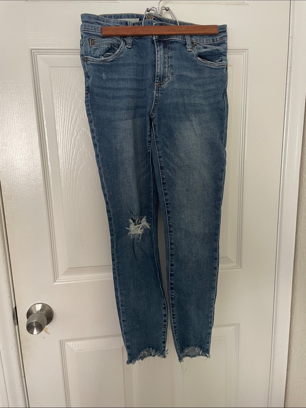 Kut from the Kloth Medium Blue Distressed Skinny Jeans